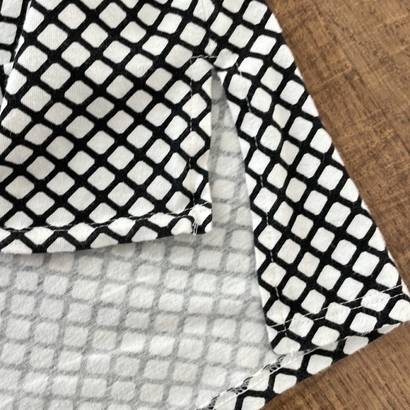 Moda International Victoria’s Secret white/black checkered scoop neck tank top - Picture 5 of 6